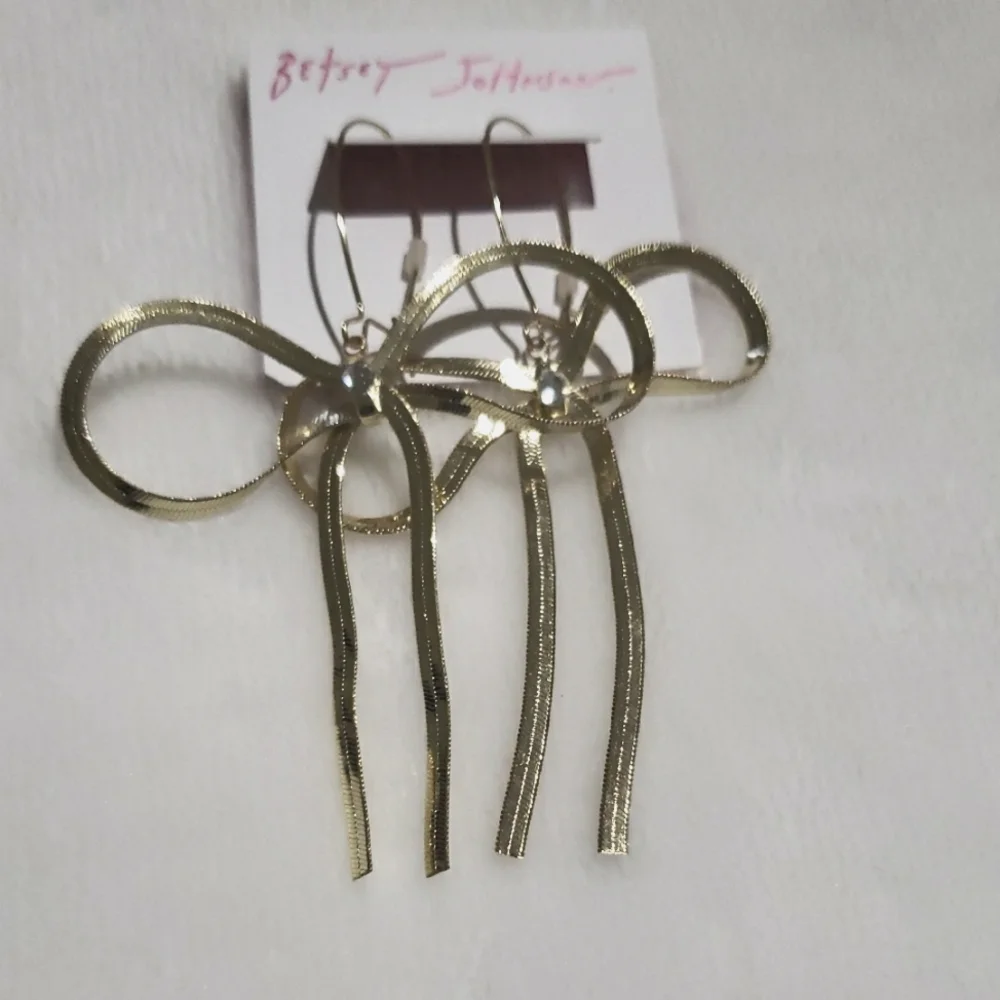 Betsey Johnson Gold Bow Earrings‎